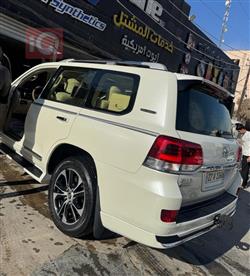 تۆیۆتا لاند کروزەر